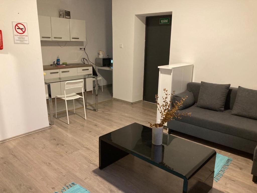 Downtown Modern 3 Bedrroom+ Living Room Apartment Wesselenyi 1.3 Szombathely Ngoại thất bức ảnh