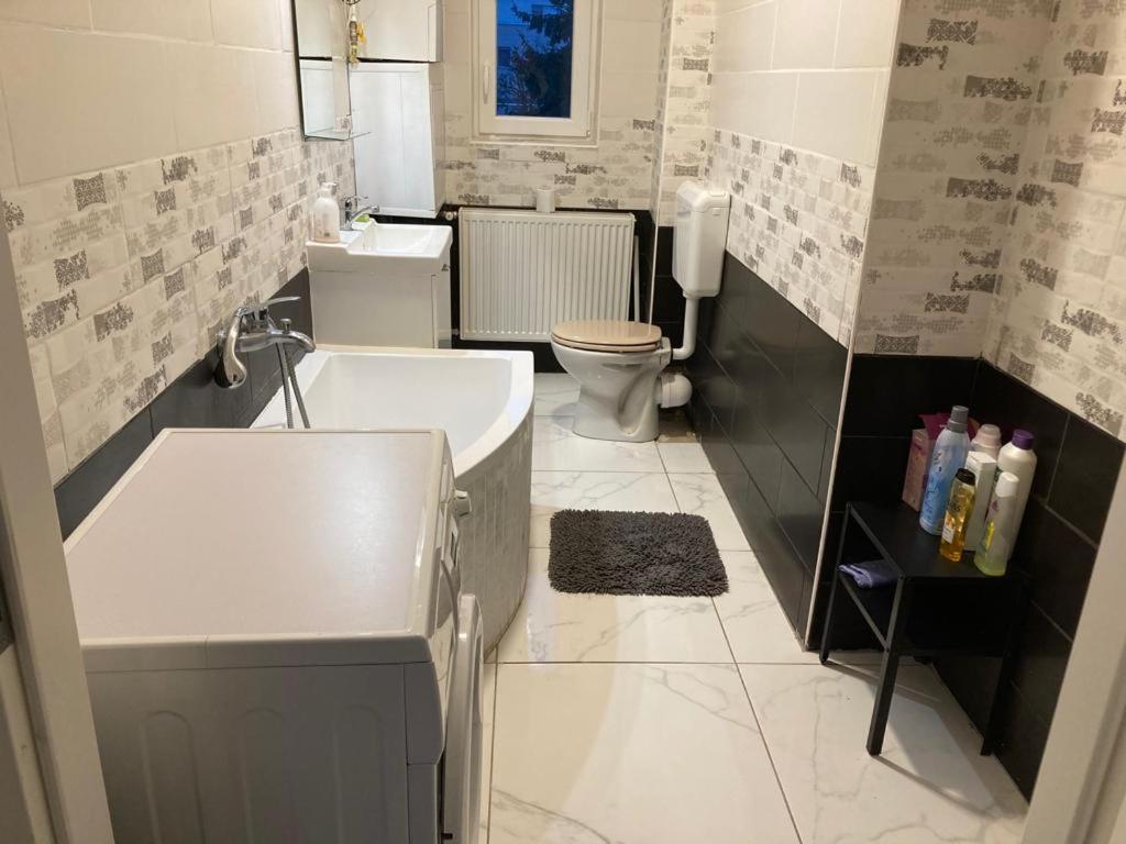 Downtown Modern 3 Bedrroom+ Living Room Apartment Wesselenyi 1.3 Szombathely Ngoại thất bức ảnh